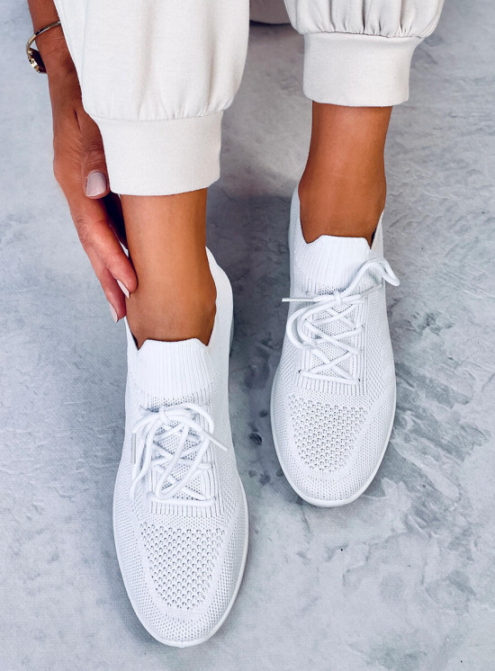 Sneakers sportive bianche realizzate in tessuto elastico