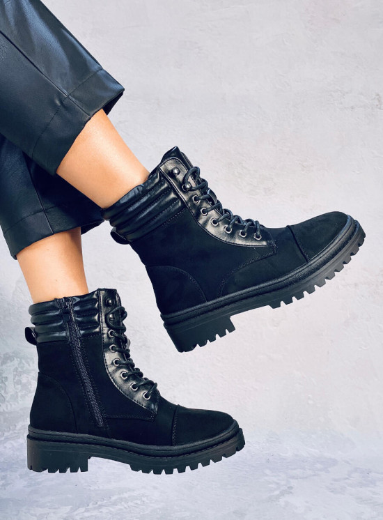Scarpe stringate da donna nere