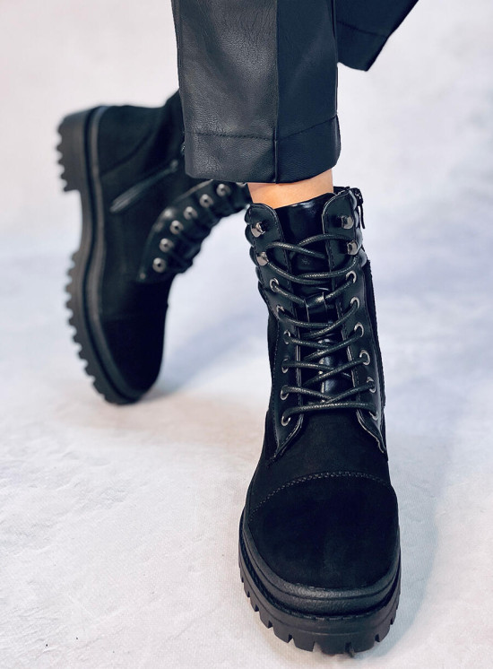 Scarpe stringate da donna nere