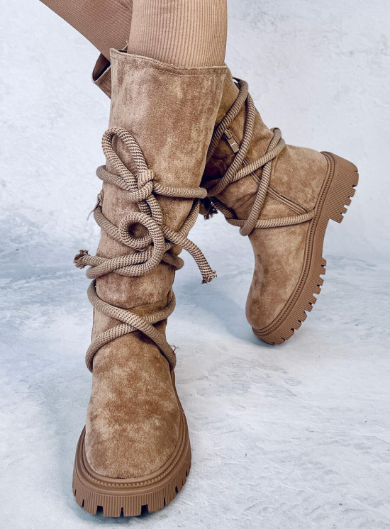 Stivali in camoscio beige con lacci