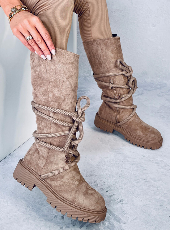 Stivali in camoscio beige con lacci