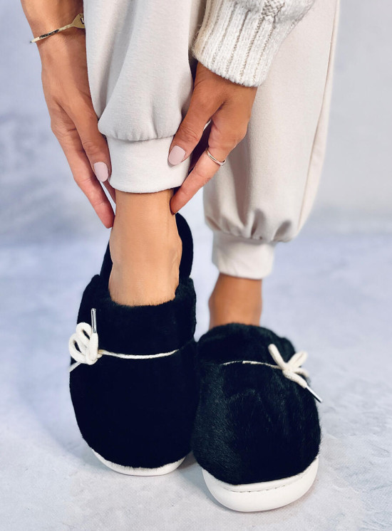 Pantofole in pelliccia nere