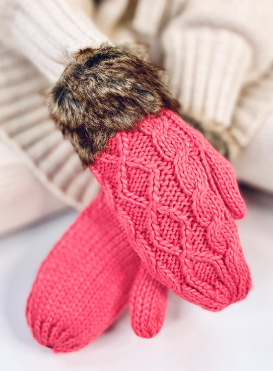 Muffole color lampone con motivo a maglia