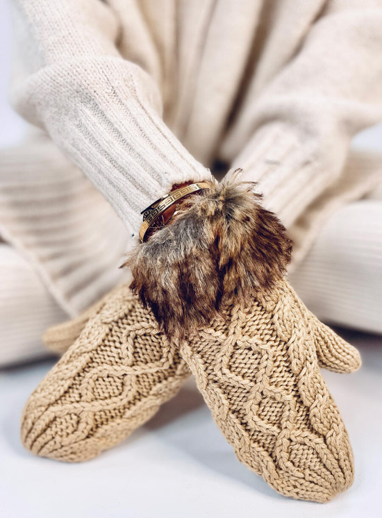 Muffole beige con motivo a maglia