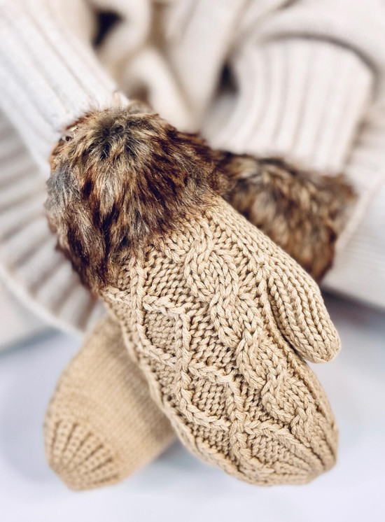 Muffole beige con motivo a maglia