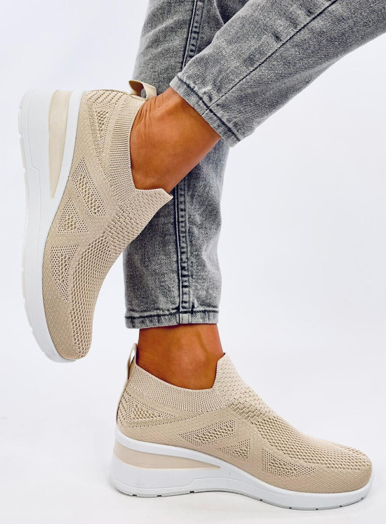 Sneakers beige elasticizzate su suola rialzata