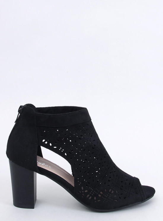 Scarpe traforate con punta aperta nere