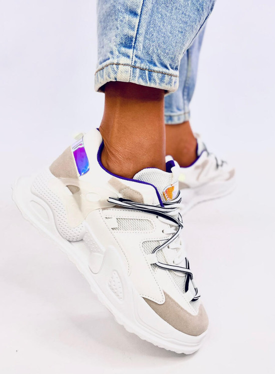 Sneakers bianche con suola alta