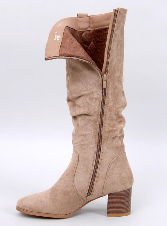Stivali alti in camoscio beige