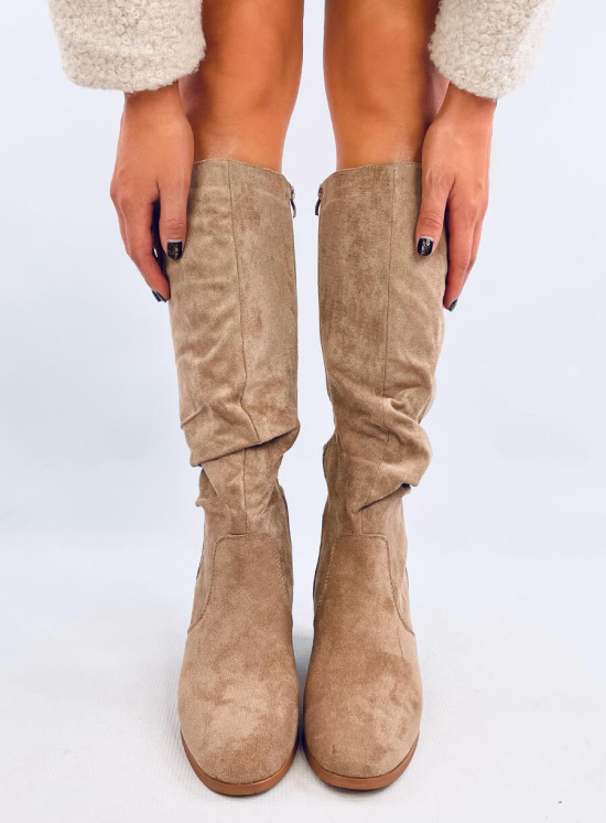 Stivali alti in camoscio beige