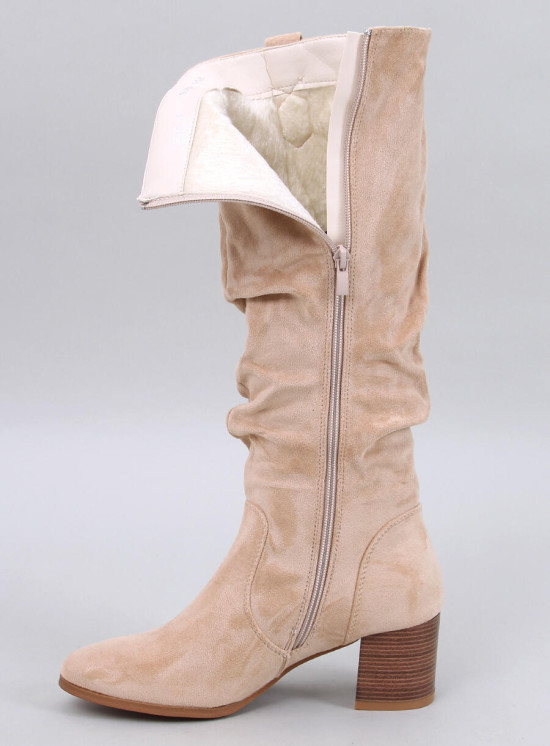 Stivali alti in camoscio beige chiaro