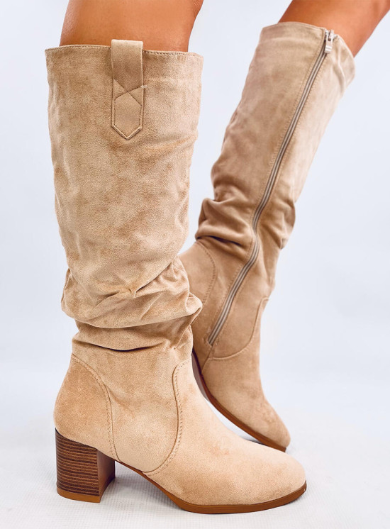 Stivali alti in camoscio beige chiaro