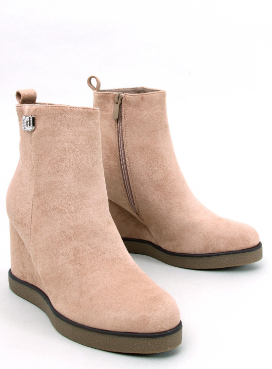 Stivaletti con tacco a zeppa beige