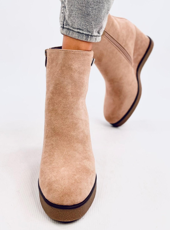 Stivaletti con tacco a zeppa beige