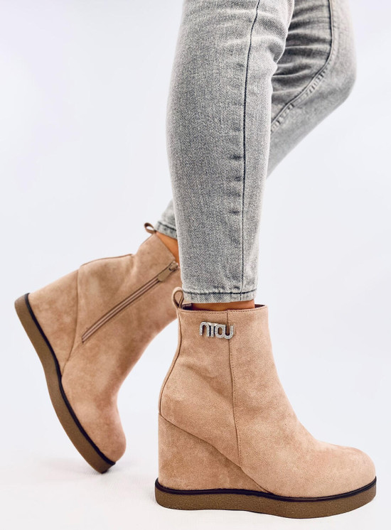 Stivaletti con tacco a zeppa beige