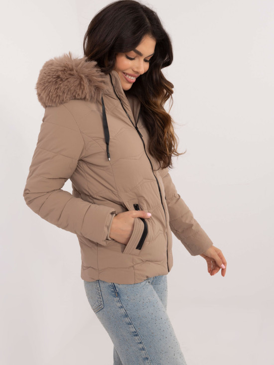 Giacca invernale beige con cappuccio