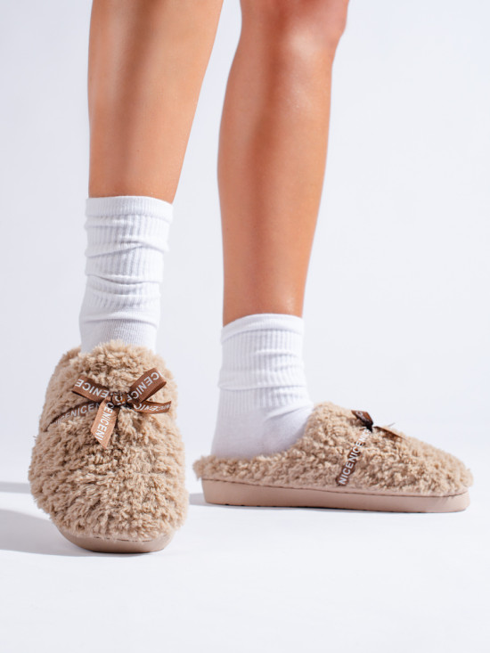 Pantofole beige con fiocco