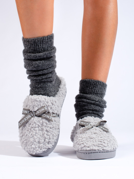 Pantofole grigie con fiocco