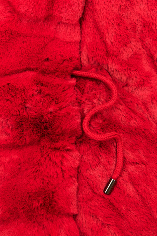 Parka rossa con bordo in pelliccia rimovibile