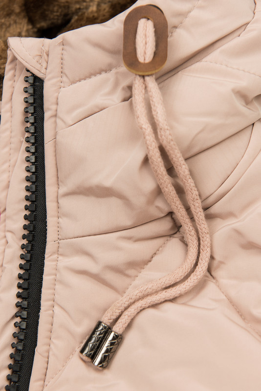Giacca invernale rosa cipria con design trapuntato