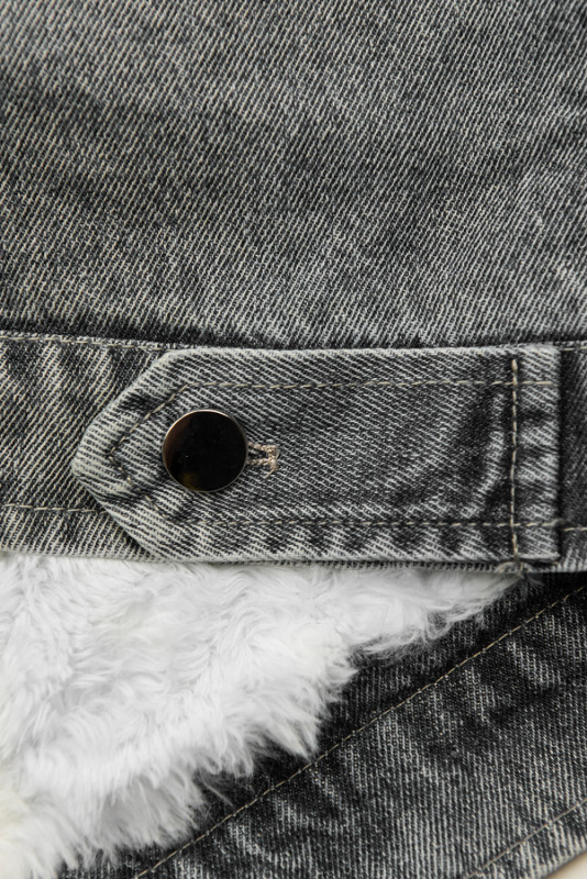 Giubbotto in denim grigio con pelliccia bianca