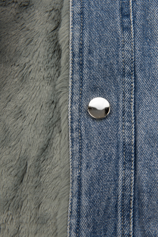 Giubbotto in denim blu con pelliccia grigia