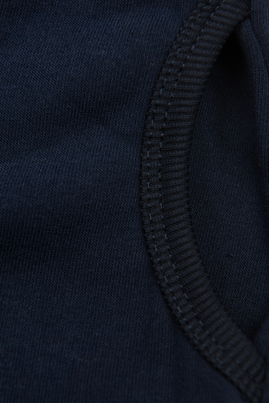 Felpa blu scuro estesa dal taglio slim