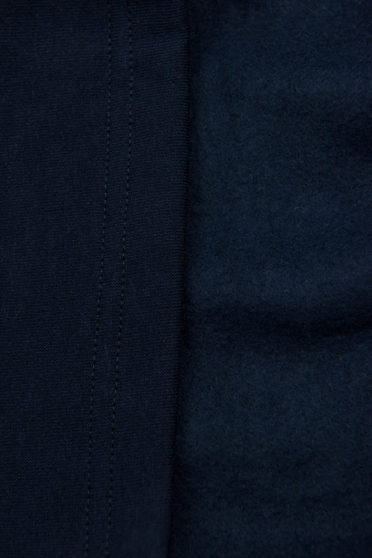 Felpa blu scuro estesa dal taglio slim