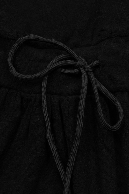 Abito corto nero con pizzo