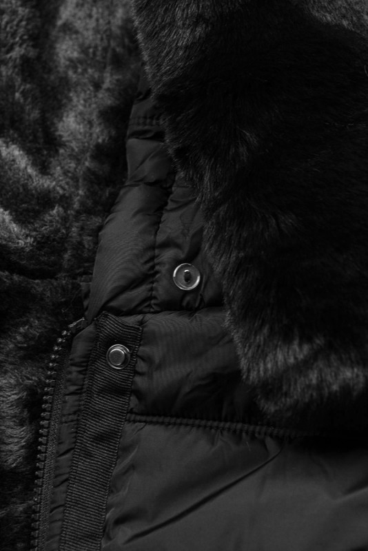 Giacca invernale nera con peluche e pelliccia