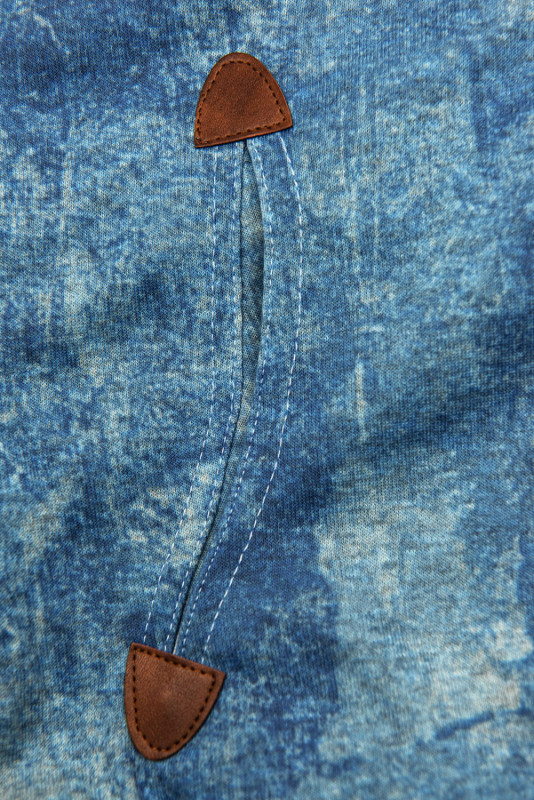 Felpa blu chiaro con cerniera asimmetrica