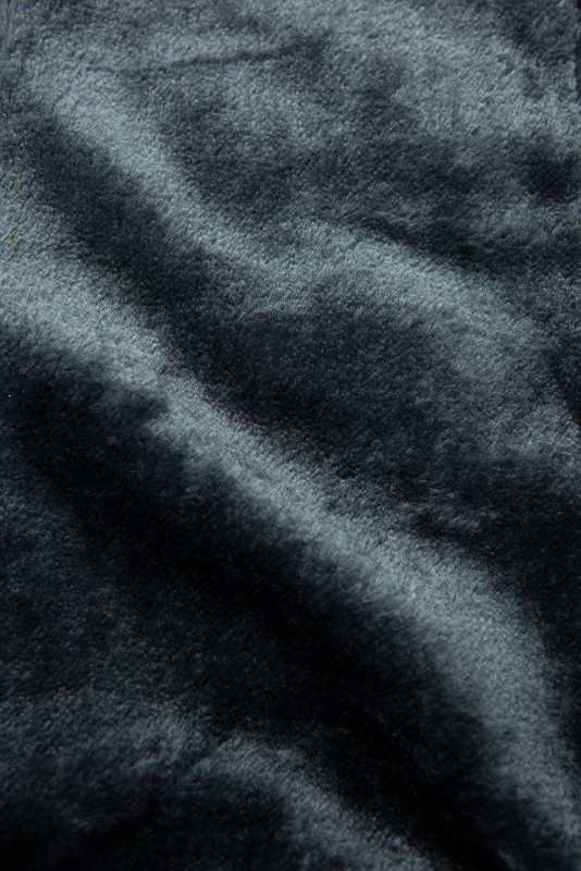 Crna prošivena zimska jakna s odvojivom kapuljačom