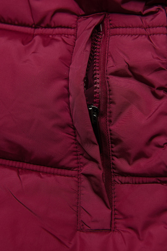 Giacca invernale bordeaux con design trapuntato