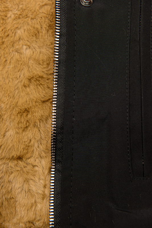 Parka nero con pelliccia sul cappuccio
