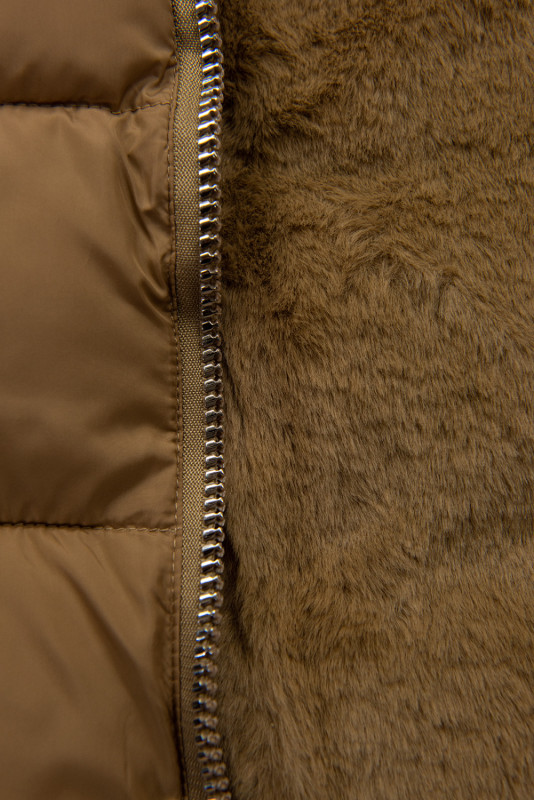 Giacca invernale beige con guanti