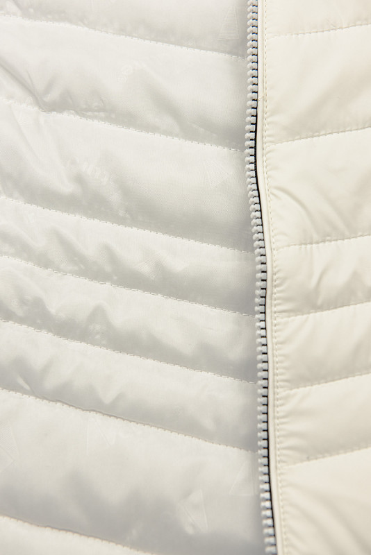 Gilet ecru dal taglio corto