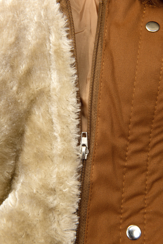 Parka marrone con fodera rimovibile e pelliccia
