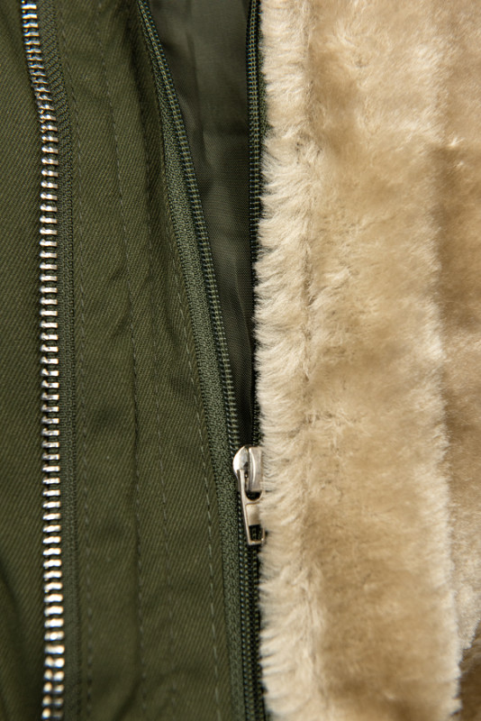 Parka kaki con pelliccia di peluche rimovibile