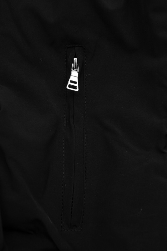 Parka nero per l'inverno con fodera nera