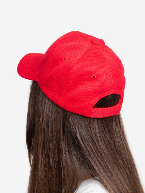 Cappellino rosso dal taglio basic