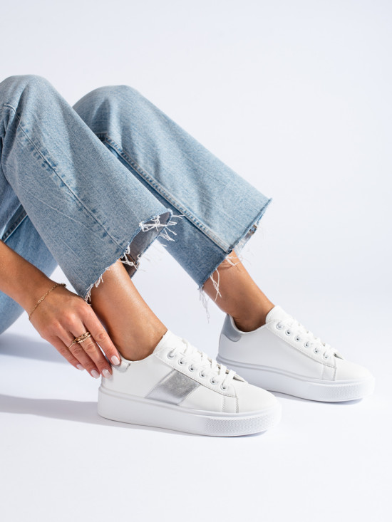 Sneakers bianche con striscia argentata