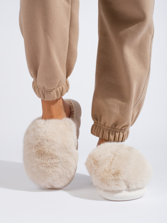 Pantofole di pelliccia su suola spessa beige