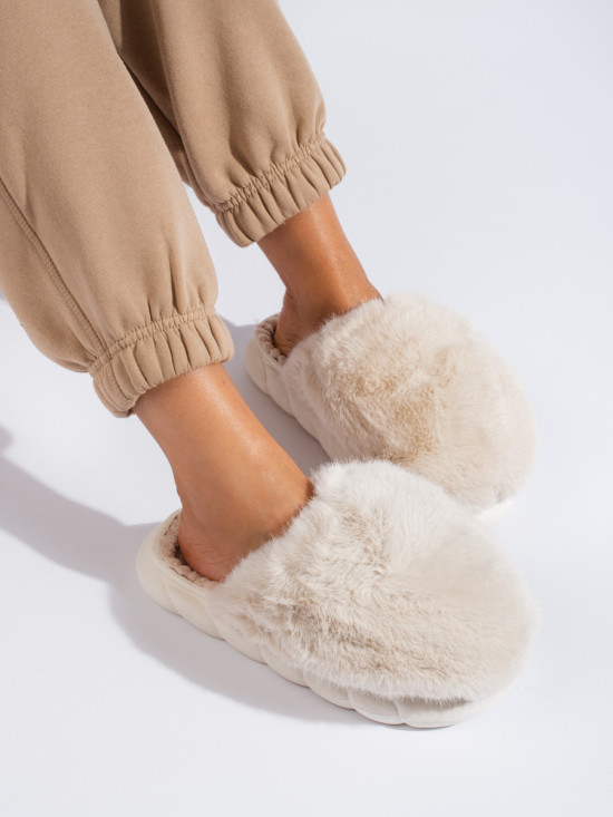 Pantofole di pelliccia su suola spessa beige