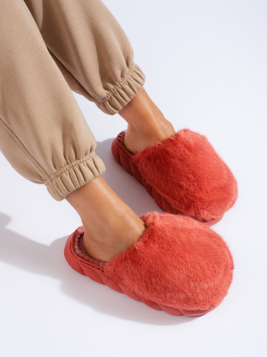 Pantofole di pelliccia su suola spessa rosso corallo