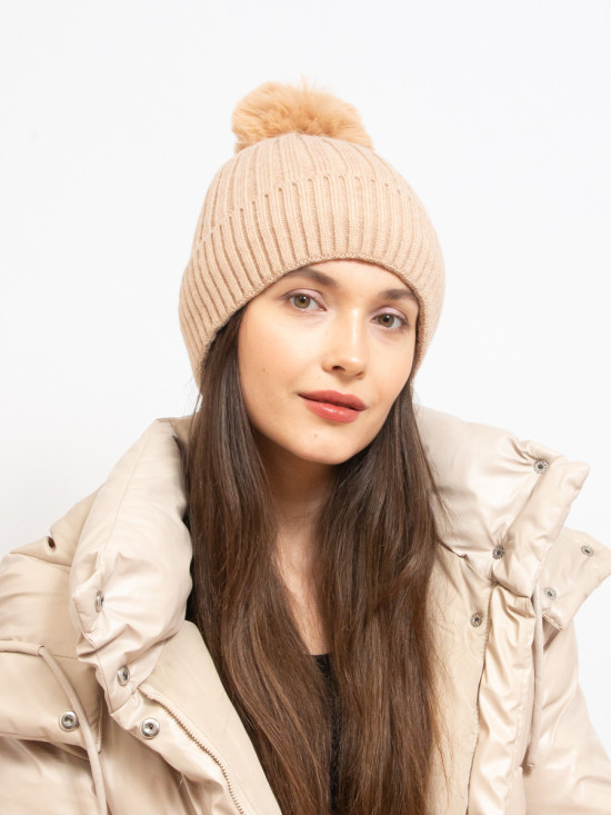 Cappello invernale beige con pompon