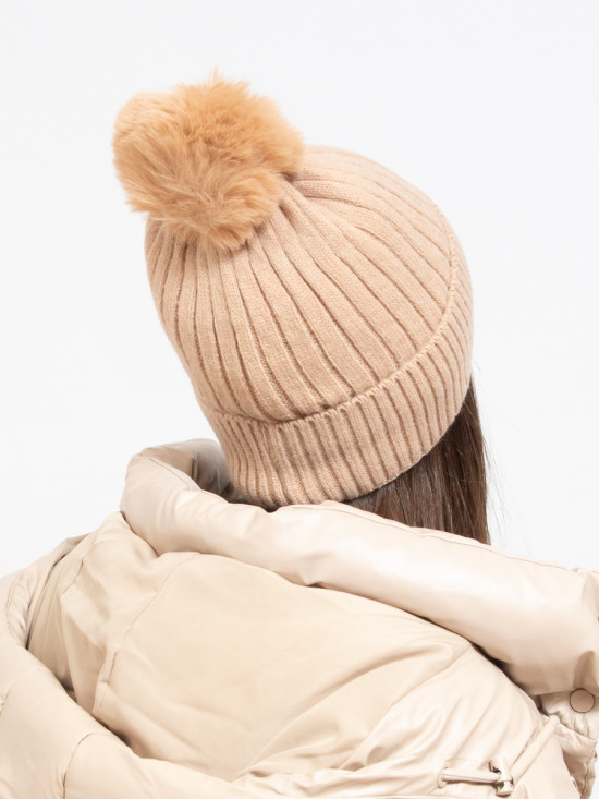 Cappello invernale beige con pompon