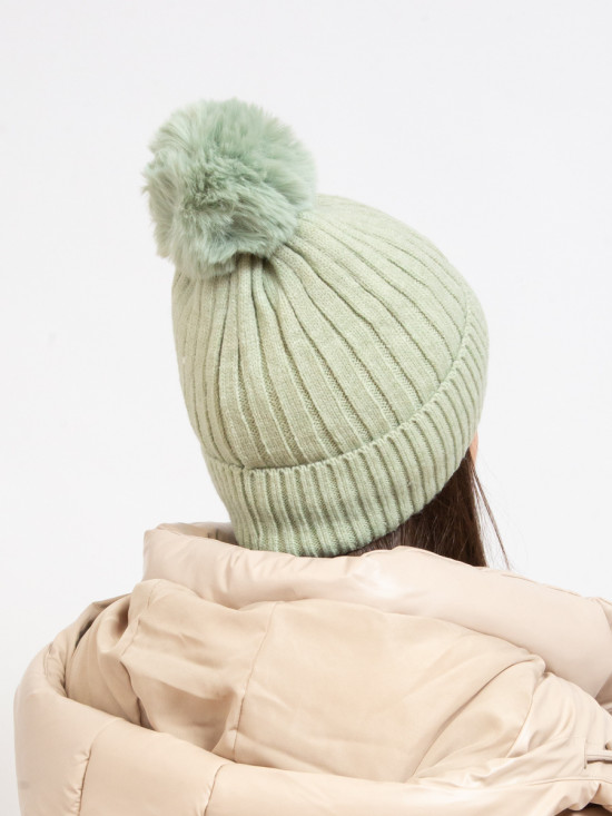 Cappello invernale verde chiaro con pompon