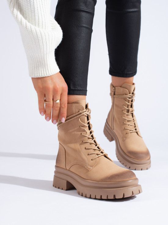 Stivali da donna in camoscio beige