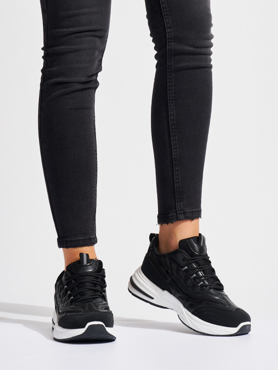 Scarpe sportive nere da donna con suola spessa