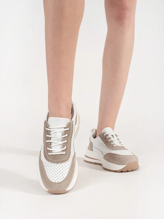 Scarpe sportive in pelle perforata con suola spessa in bianco-beige